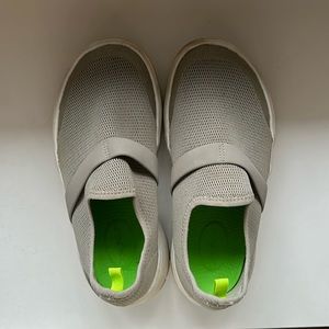 Oofos OOmg Low Slip On Shoe Sneaker Gray Womens Size 6